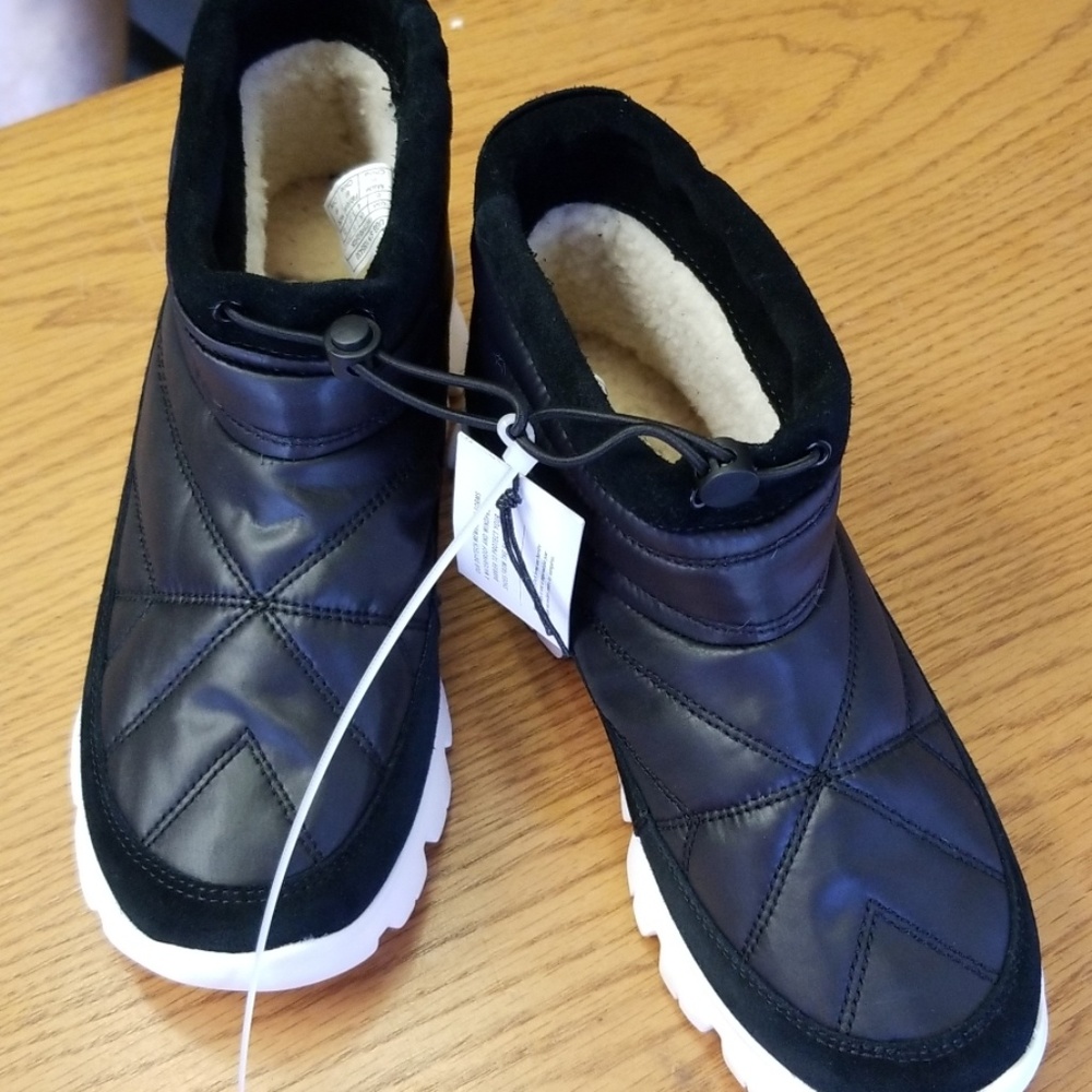 NWT Uggs Ankle Boots
